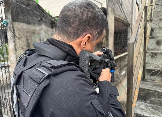 Mais de 30 suspeitos são presos na Bahia em operação policial contra o Comando Vermelho